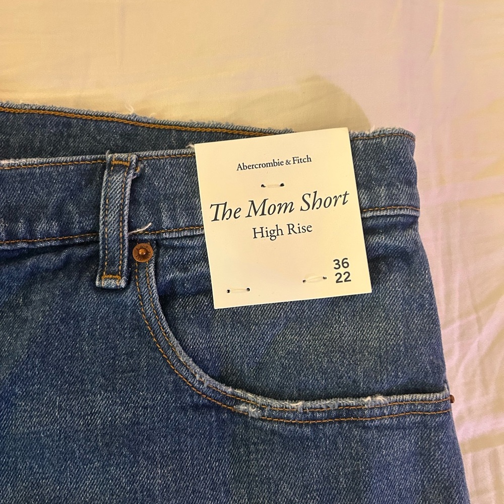 Abercrombie & Fitch Women's Blue High Rise Mom Jeans size 36 waist